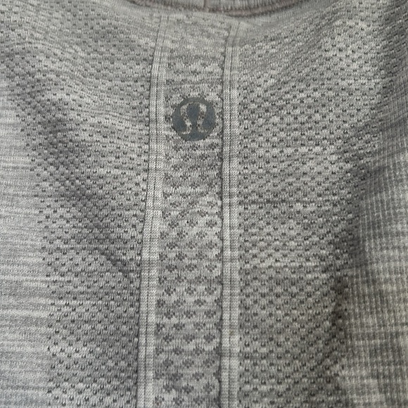 Lululemon Athletica Women’s Gray Swiftly Tech Short-Sleeve V-Neck Tee M - Picture 6 of 7
